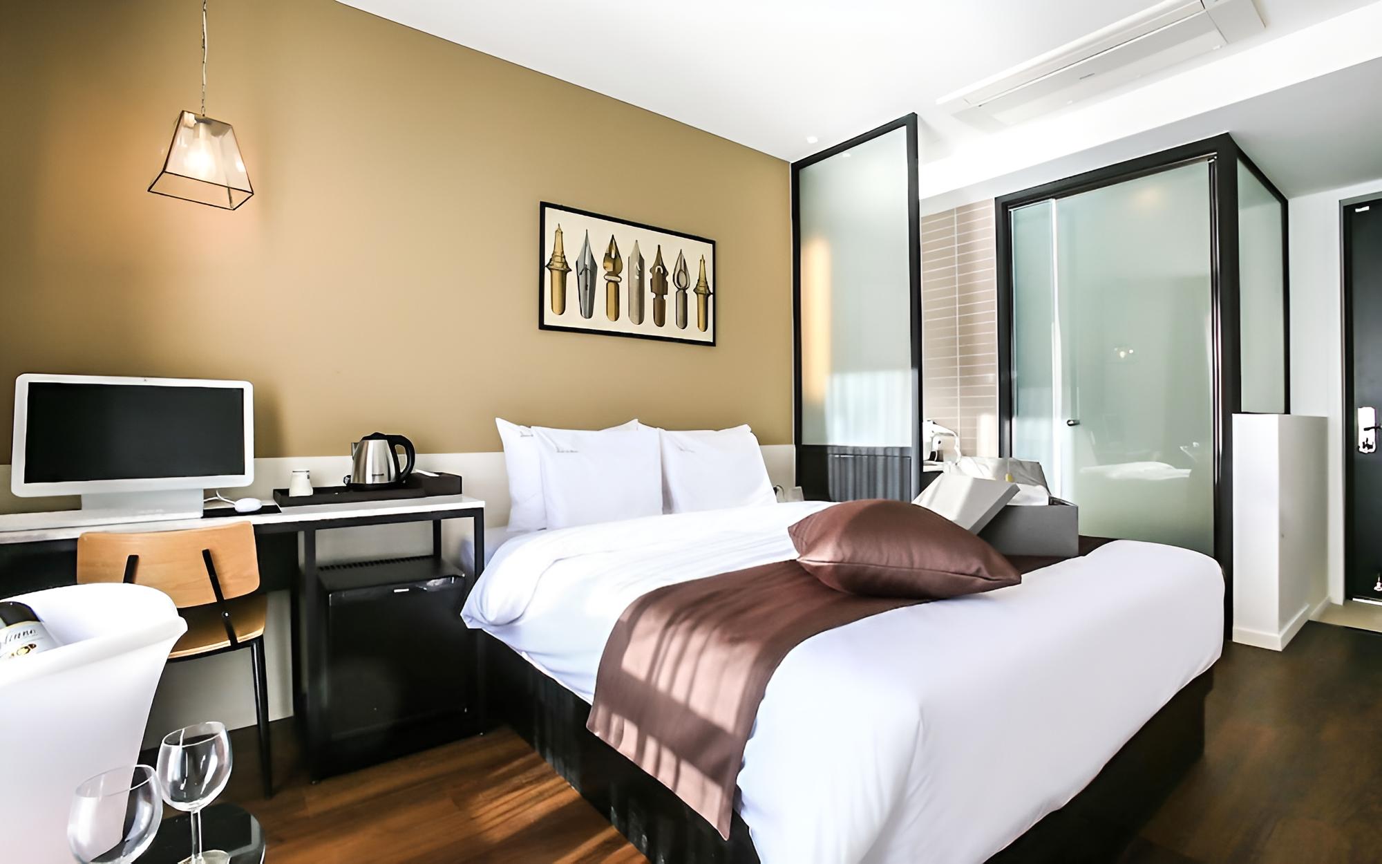 Room (Superior - Lake View)