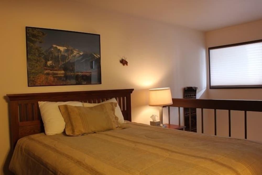 Condo, 1 Bedroom photo 2