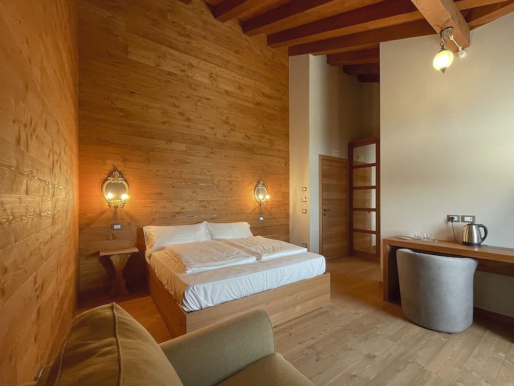 Deluxe Double Room, 1 Queen Bed with Sofa bed, Balcony, Valley View photo 1