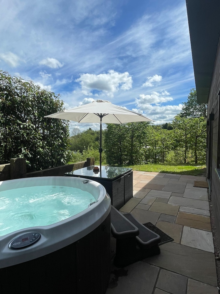 Luxury Cabin, 1 King Bed, Hot Tub photo 3