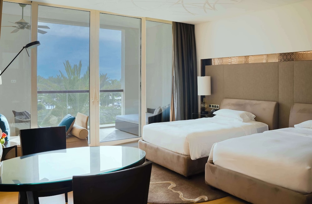 Room, 2 Twin Beds, Golf View — photo 5