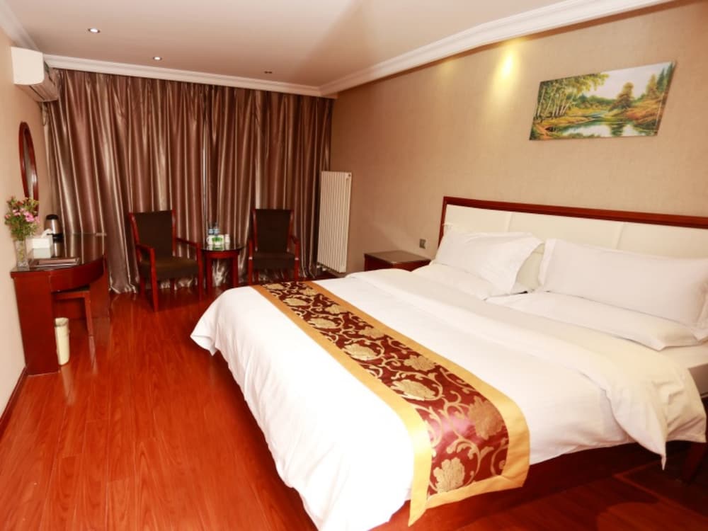 Superior Room, 1 King Bed photo 2