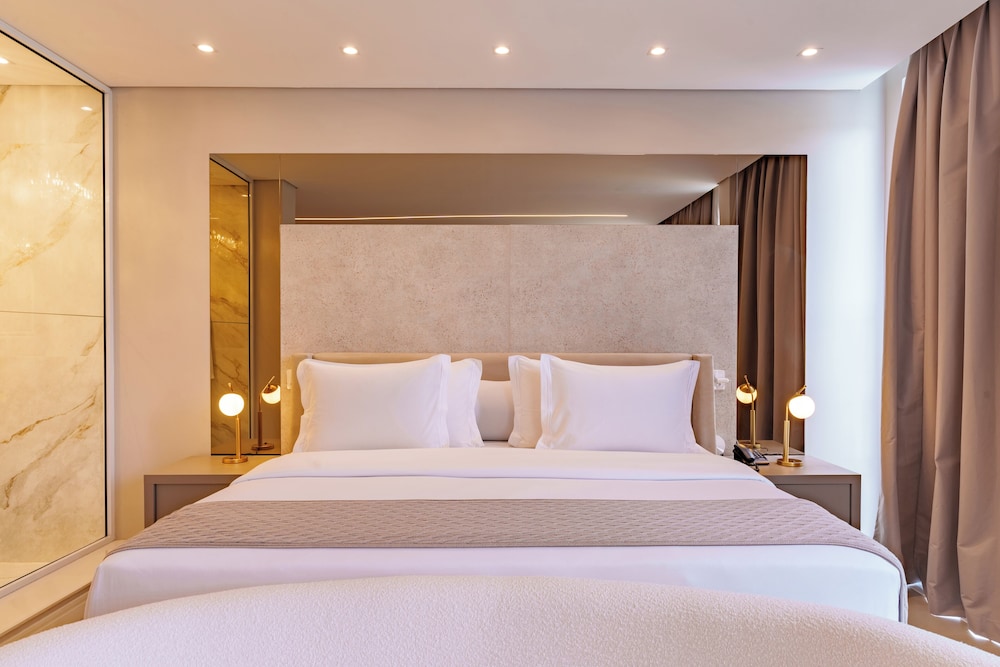 Romantic Suite, Bathtub, Resort View photo 2