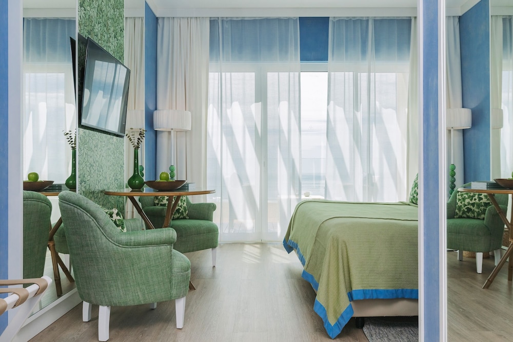 Deluxe Room, Balcony, Sea View - Photo 1