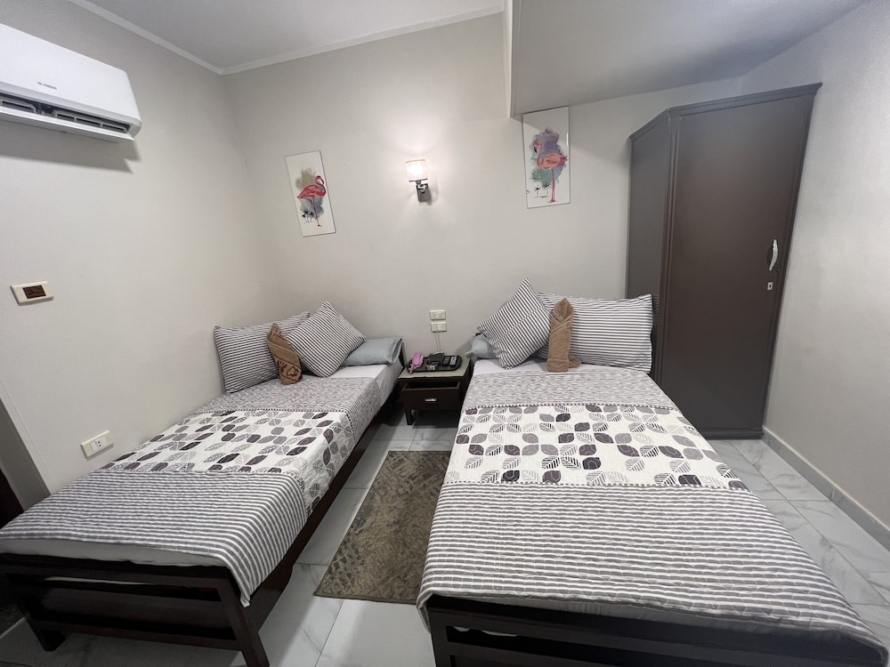 Economy Double Room, 2 Twin Beds photo 2