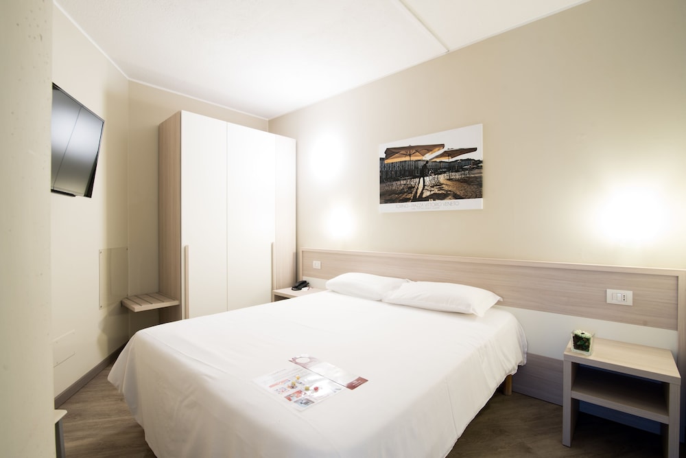Standard Double Room - Photo 1