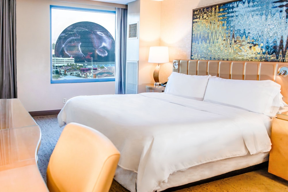 Room, 1 King Bed (view)