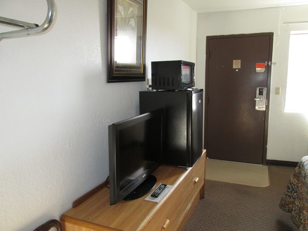 Standard Room, 1 Queen Bed, Non Smoking photo 2