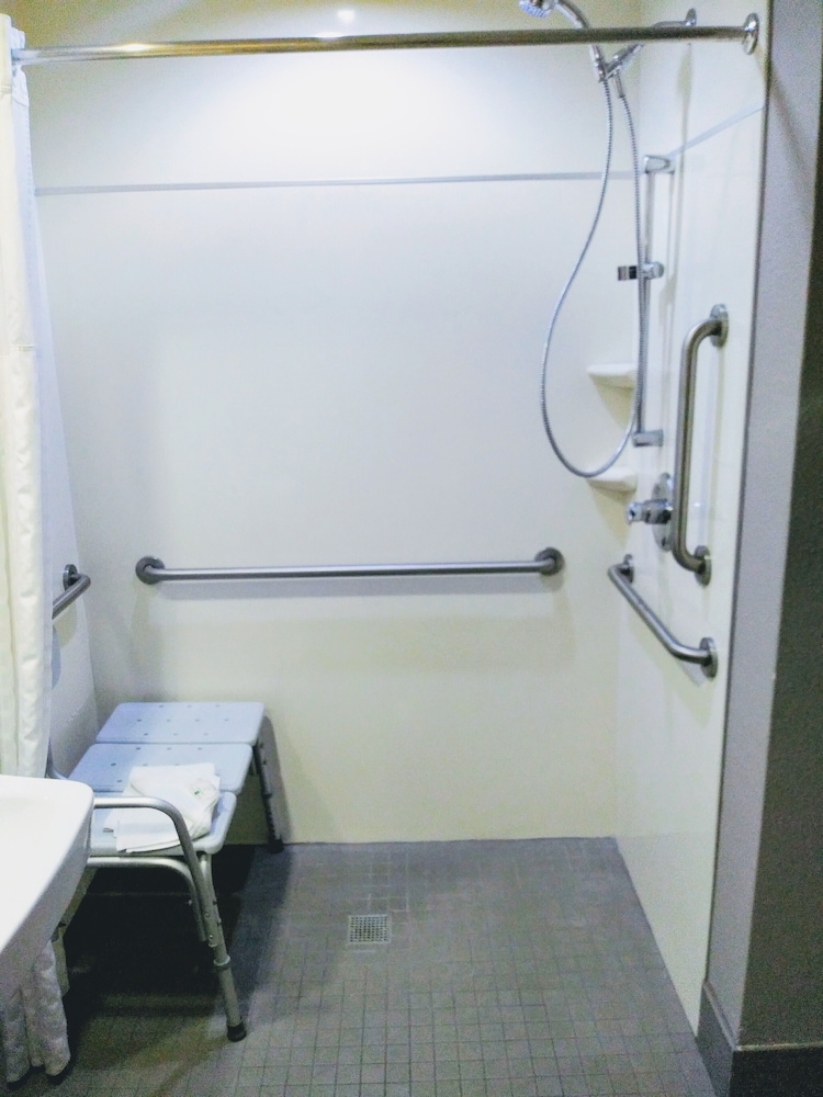 Room, 2 Queen Beds, Accessible, Non Smoking photo 3