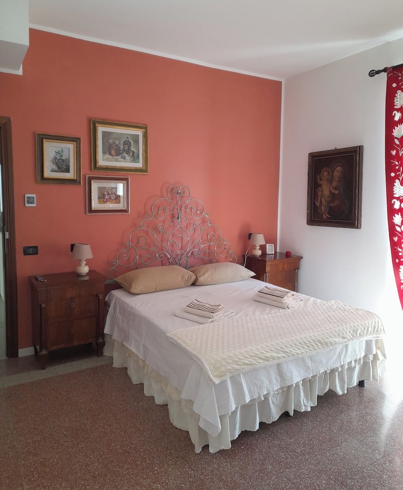 Classic Triple Room, Balcony, Hill View photo 1