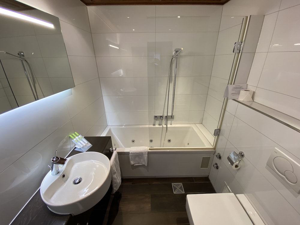 Comfort Double Room (Main Building) - Photo 8