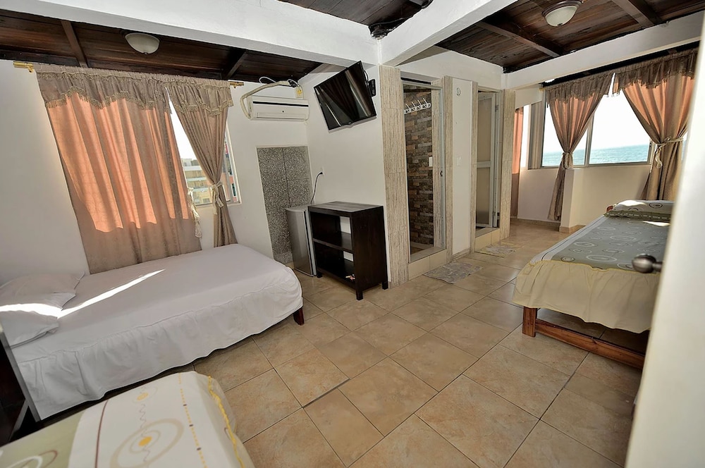 Basic Double Room, 1 Queen Bed, Beach View photo 3