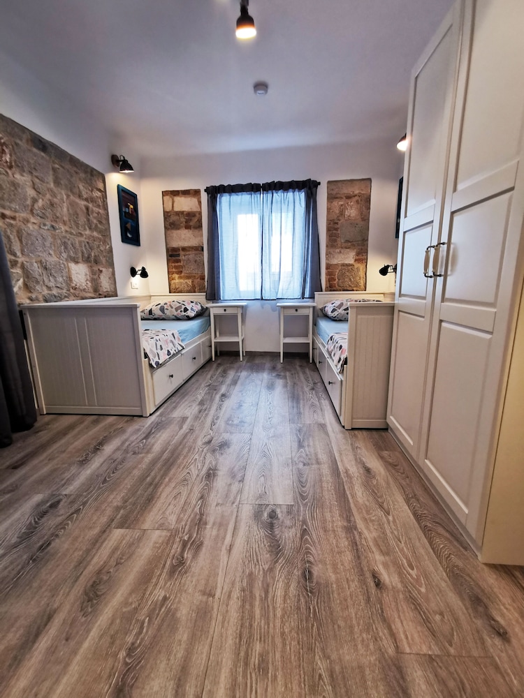 City Villa, 3 Bedrooms, Kitchen - Photo 37