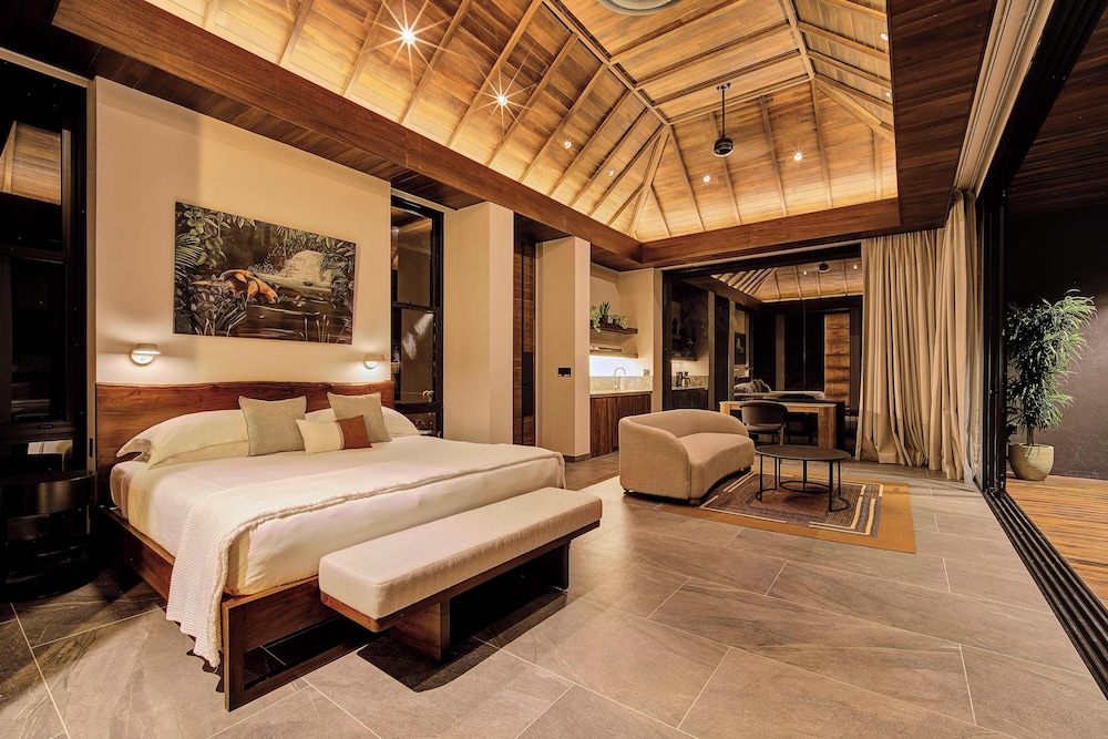 Luxury Tree House, 1 King Bed