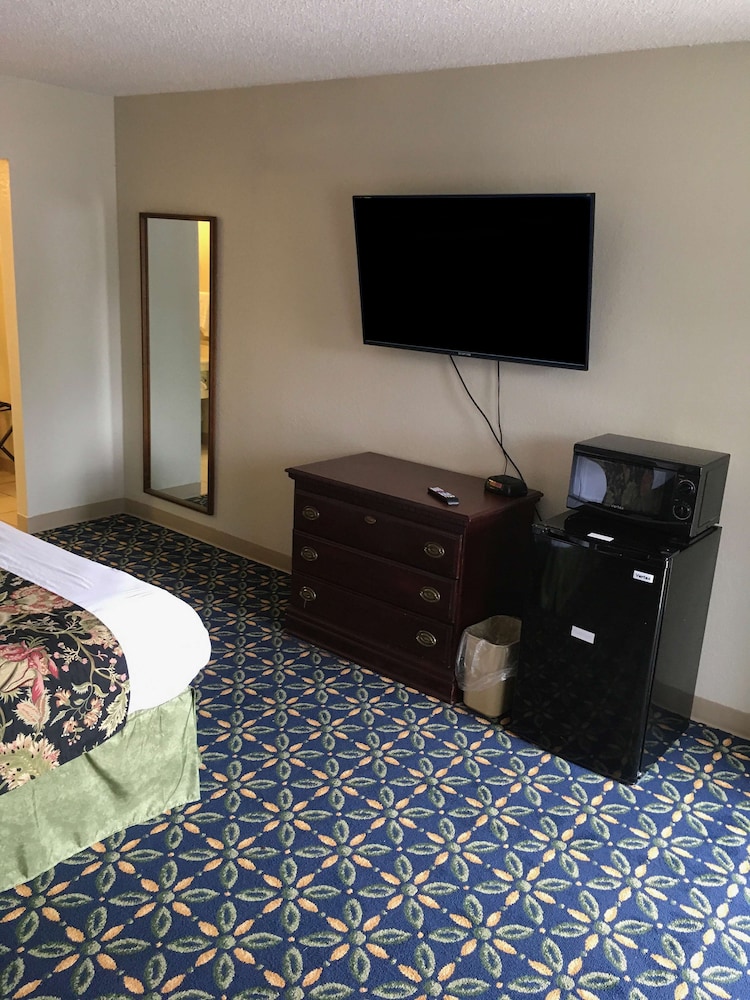 Business Room, 1 King Bed, Non Smoking - Photo 2
