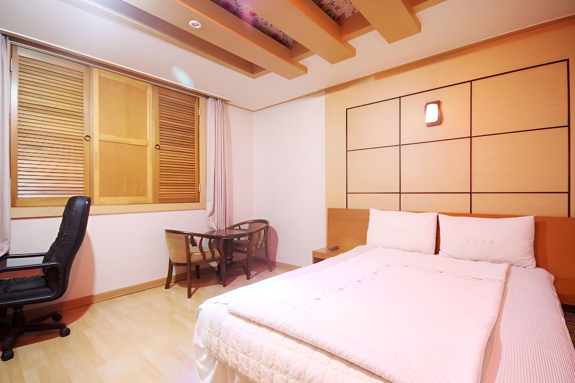 Room (Standard Room A)