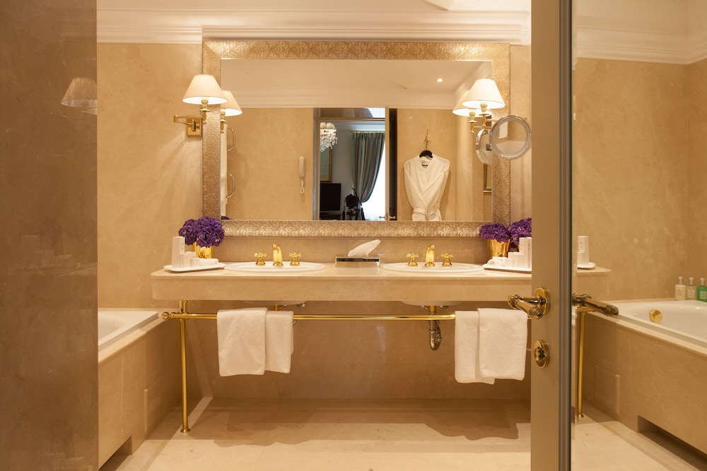 Junior Suite with SPA access - Photo 2