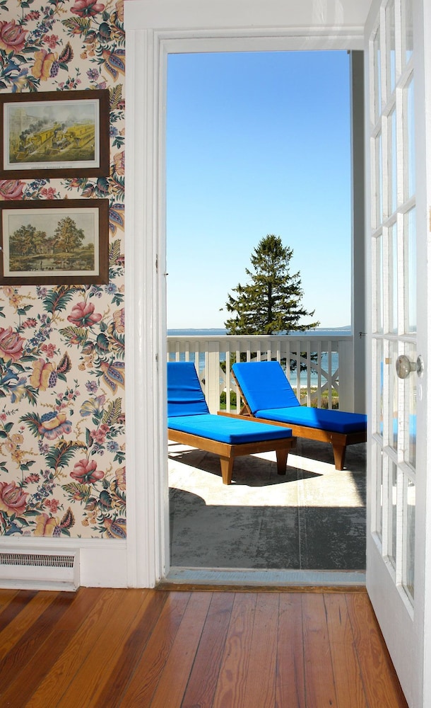 Room, 1 King Bed, Balcony (Ocean) photo 1