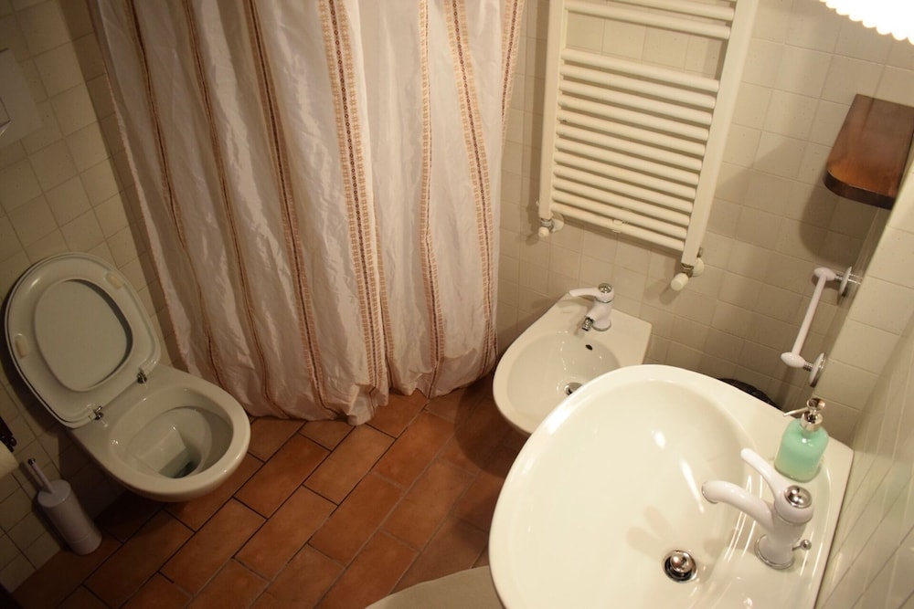 Family Quadruple Room, 1 Bedroom, Private Bathroom, Pool View photo 3