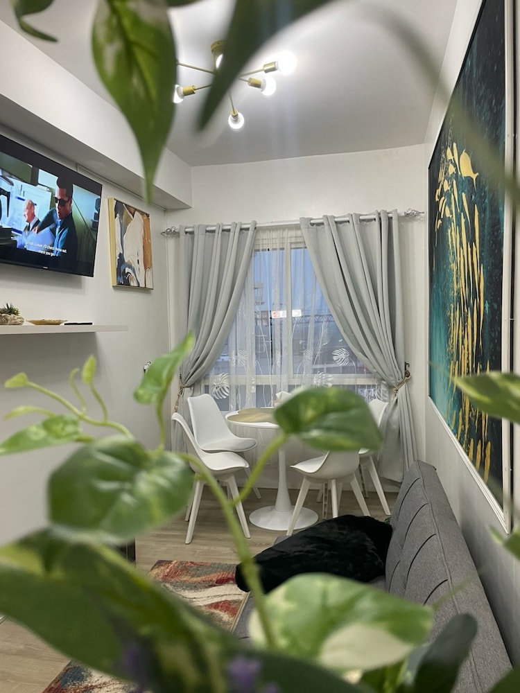 Signature Condo, 1 Bedroom, Balcony, City View photo 1