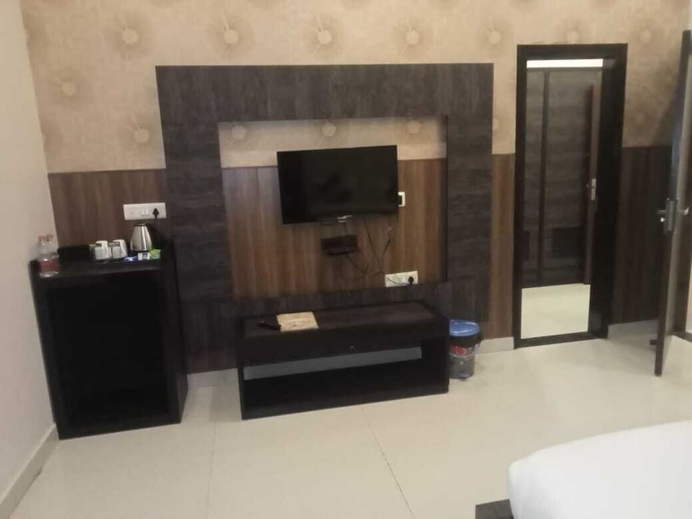 Family Room photo 2