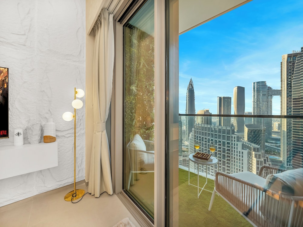 Royal Apartment, Lakeside photo 3