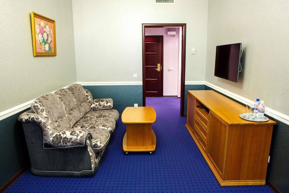 Suite, Bathtub (With Extra Sofa Bed) photo 2
