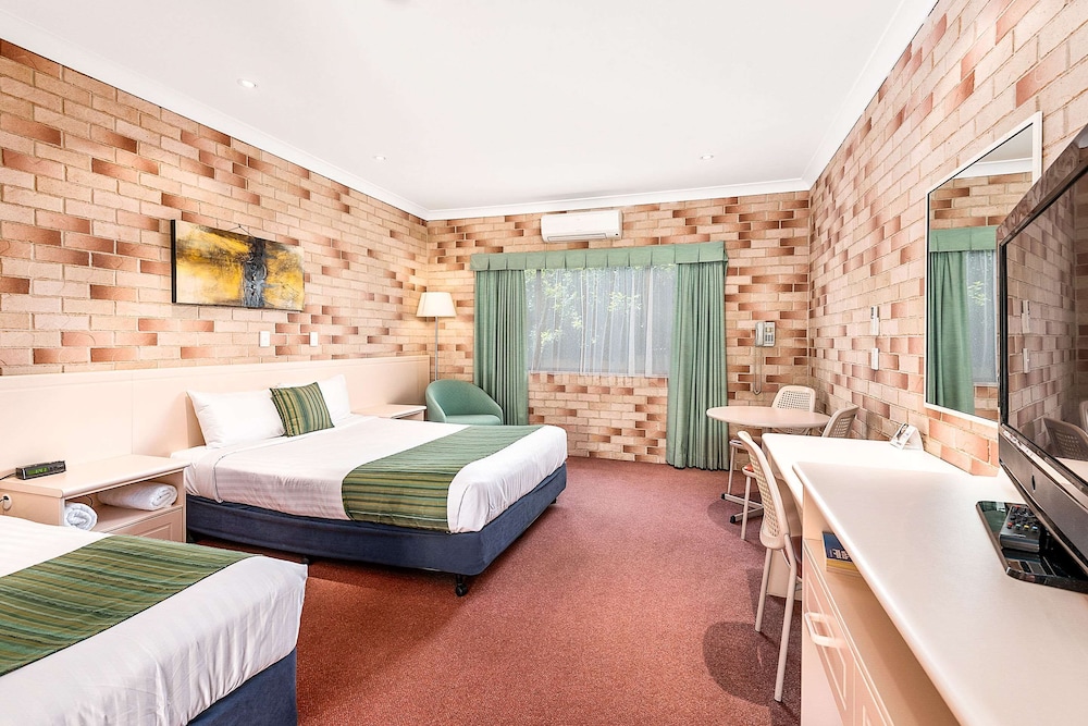 Large Standard Twin Room – 1 Queen Bed with 1 Single Bed, Non Smoking - Photo 5