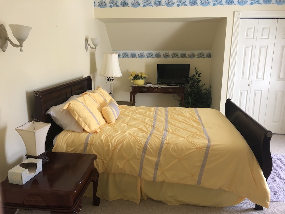 Double Room (Yellow) photo 3