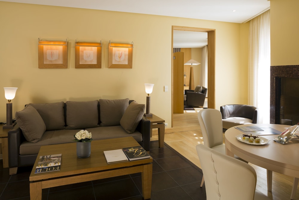 Suite, Jetted Tub, Garden View (Prestige) photo 3
