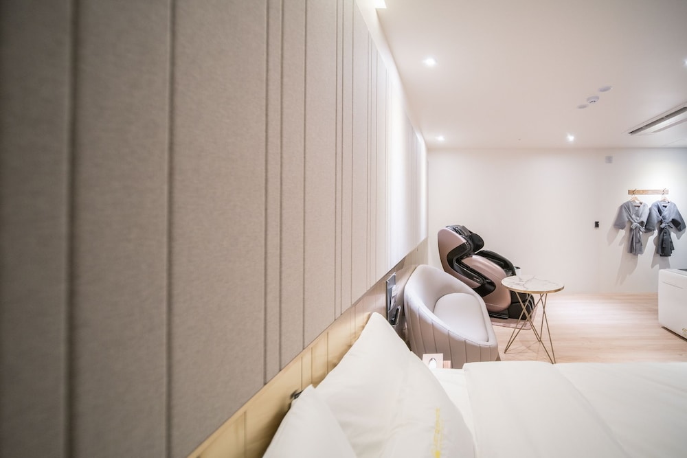 Vip, Jetted Tub - Photo 6