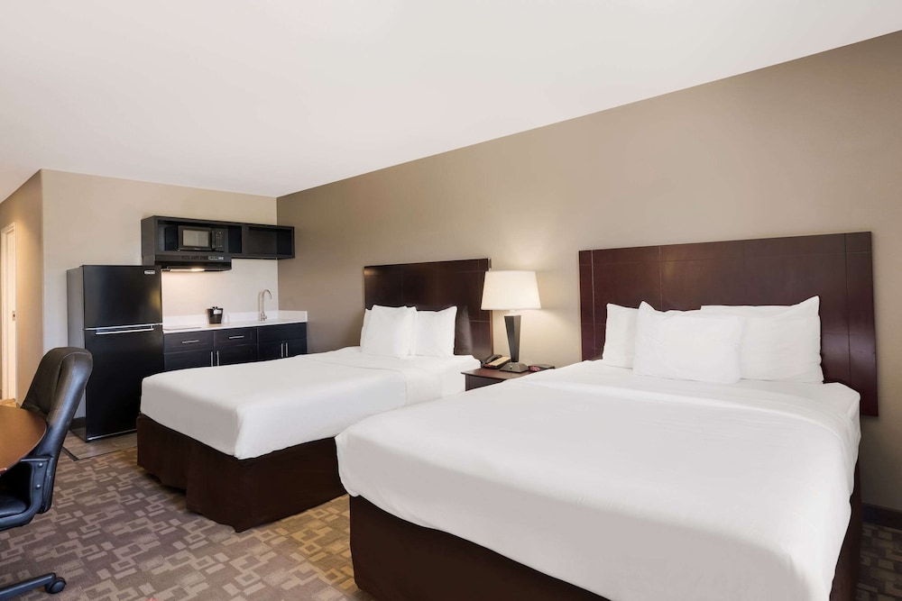 Suite, Multiple Beds, Accessible, Non Smoking photo 1