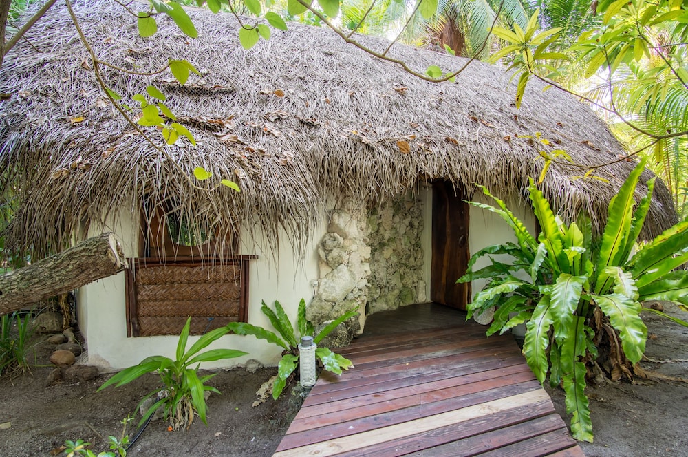 All Inclusive Private Bungalow 'Varo' with Ensuite photo 3