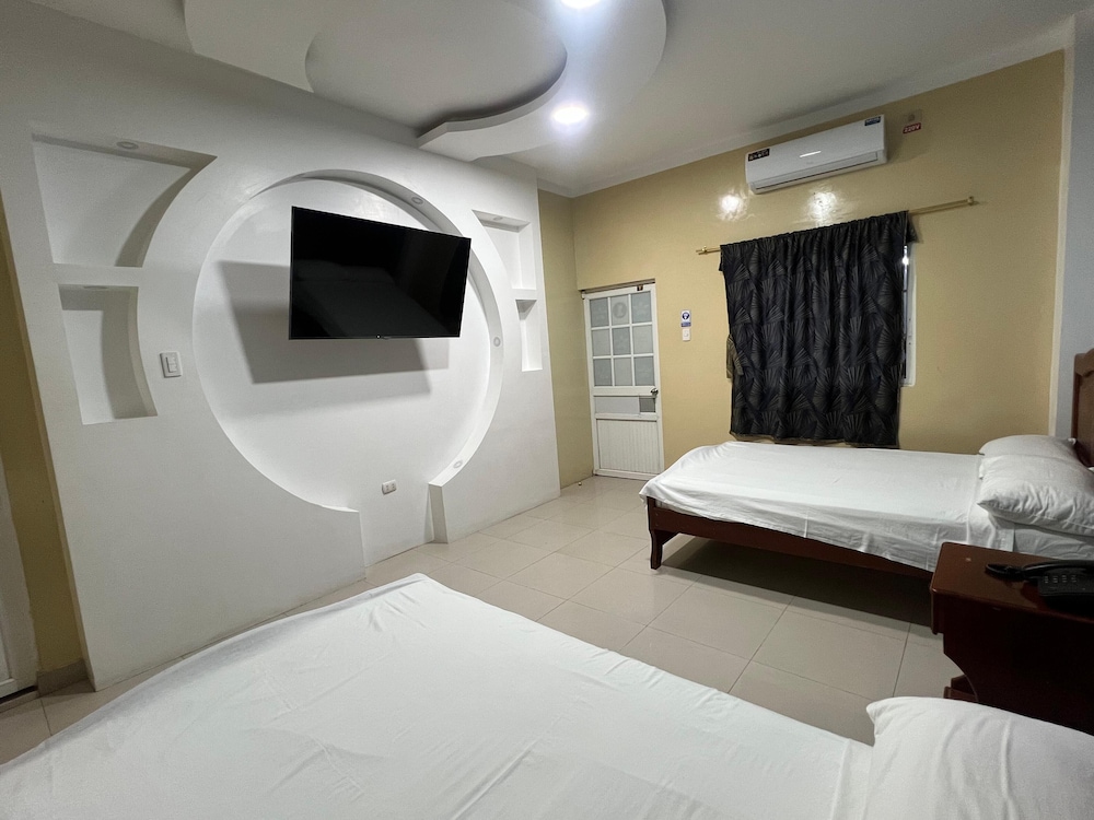 Deluxe Double Room, 2 Queen Beds photo 2