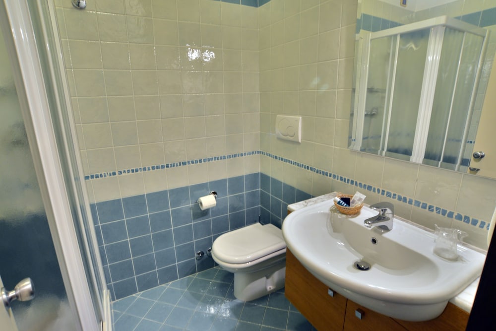 Standard Triple Room photo 2