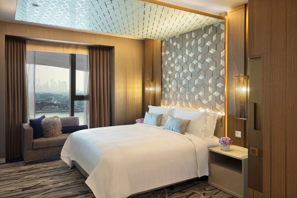 City Room, 1 King Bed, City View - Photo 3