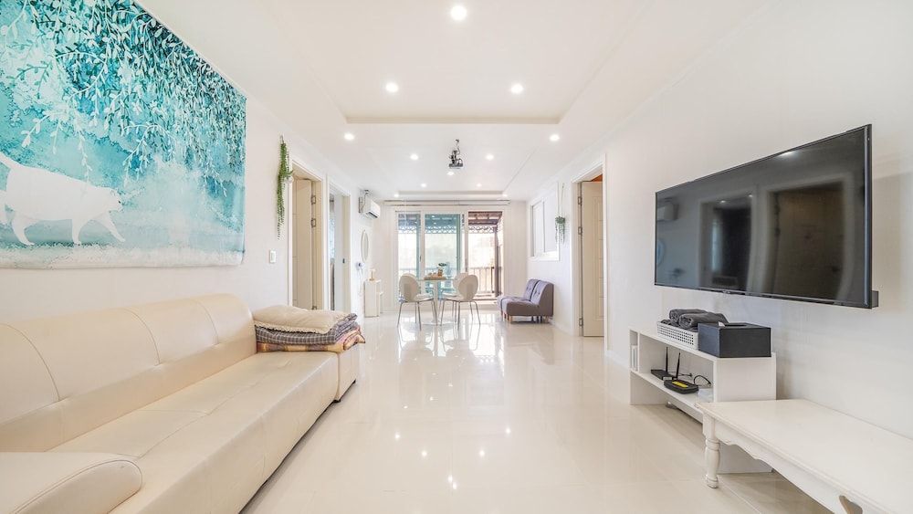 Basic Room, 3 Bedrooms (203)