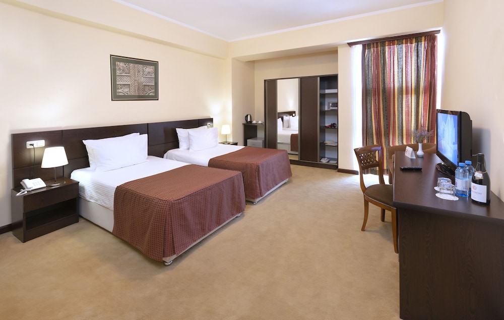 Standard Double or Twin Room photo 1