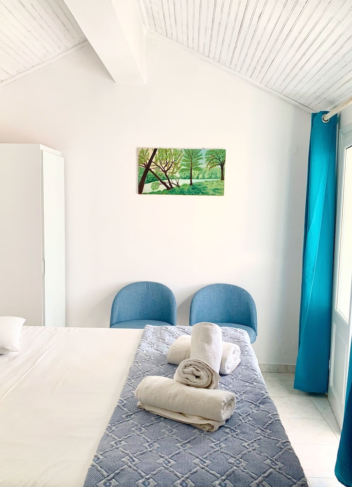 Double or Twin Room, Partial Sea View photo 1
