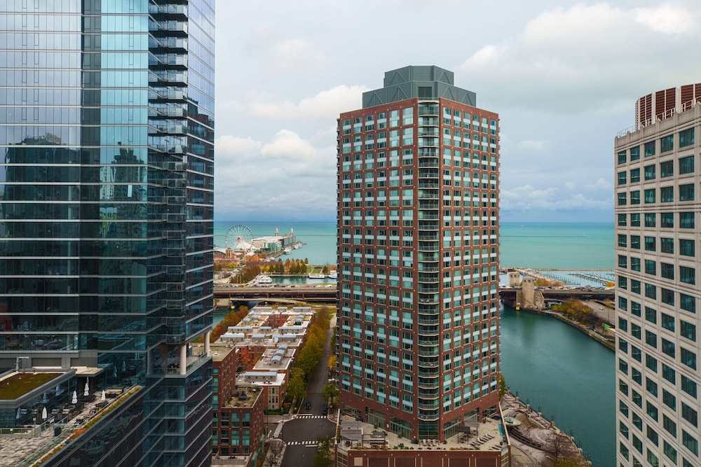 Suite, 1 Bedroom, Lake View - Photo 13