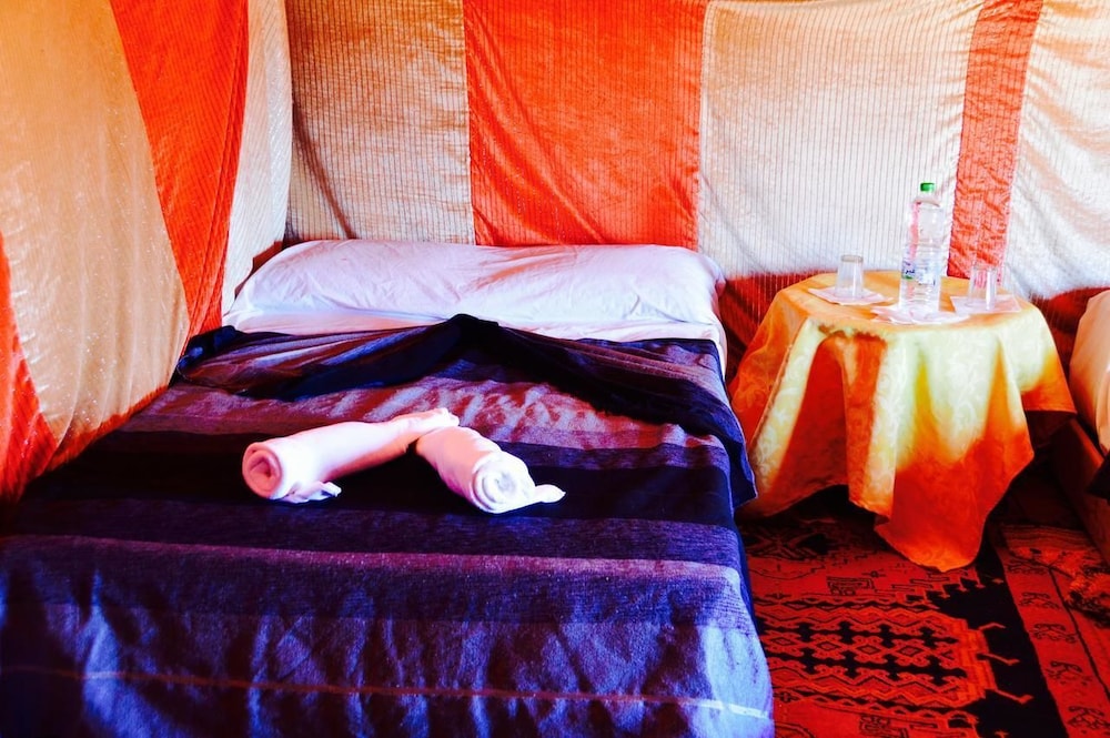 Basic Room, 1 Queen Bed photo 3