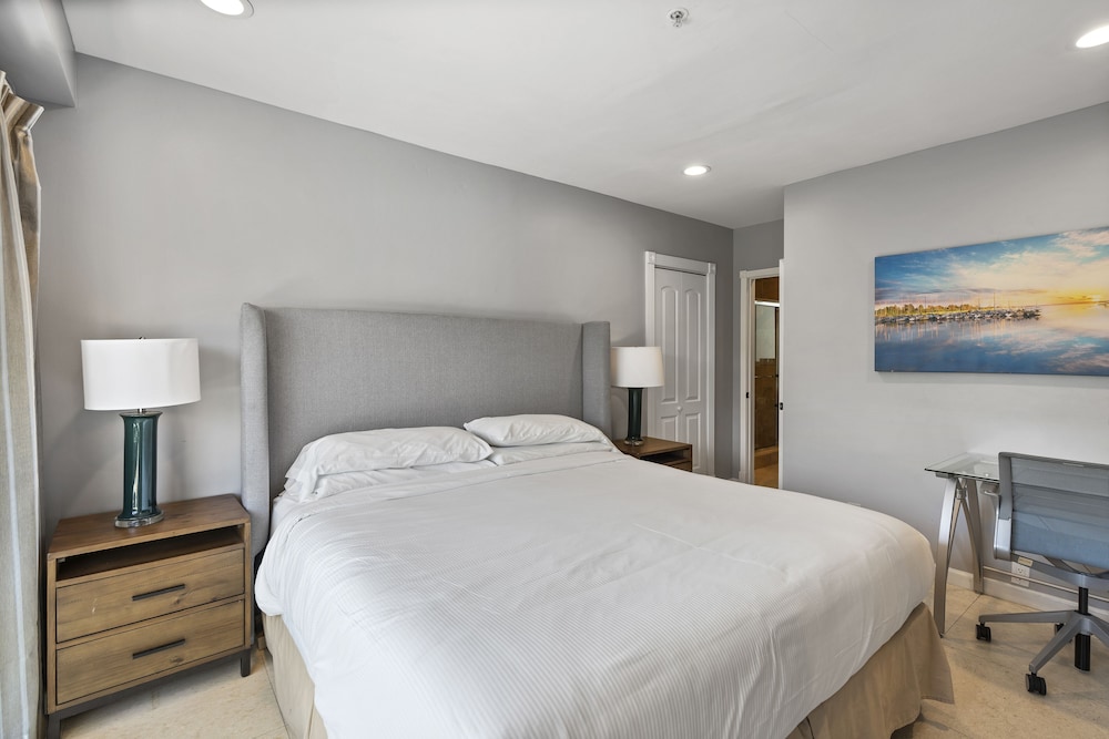Deluxe Suite, 2 Bedrooms, Balcony, Bay View photo 2