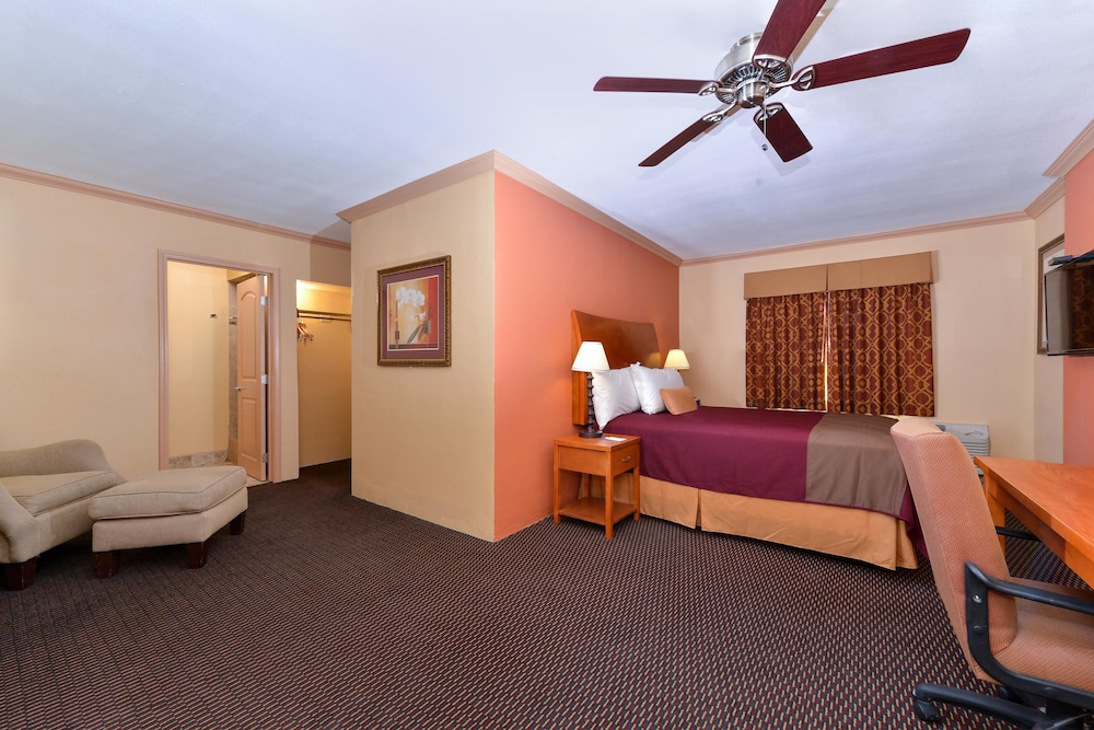 Suite, Multiple Beds, Non Smoking photo 1