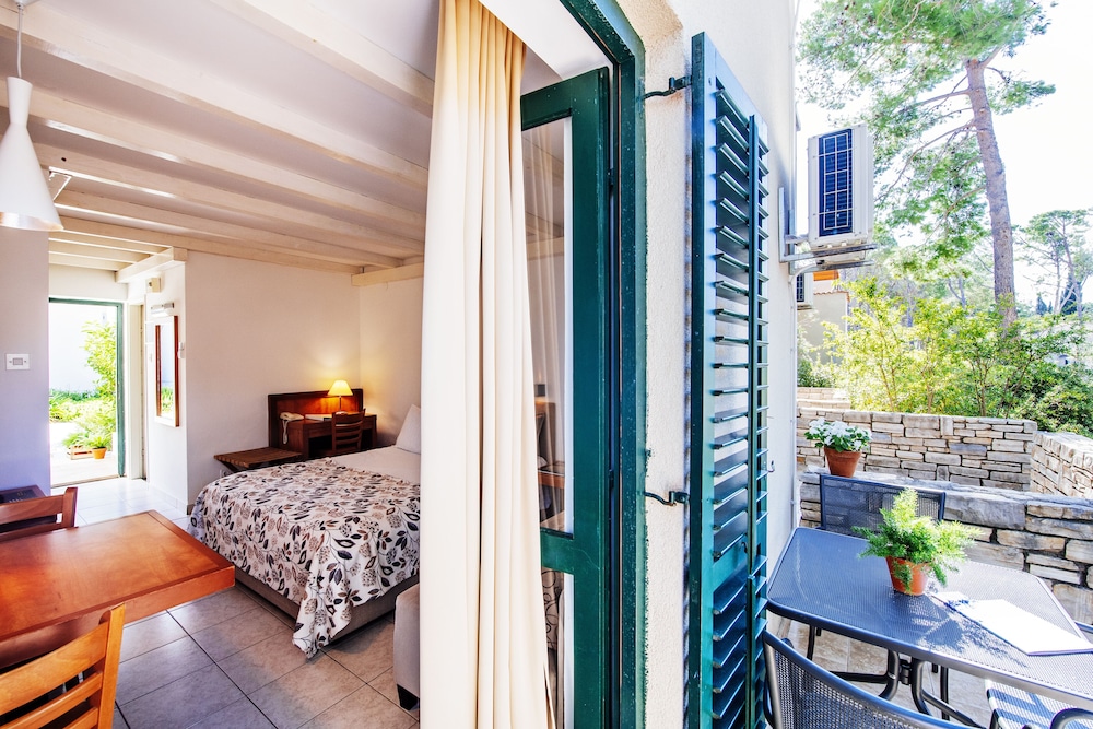 Essential Studio Apartment for 2+1 persons photo 3