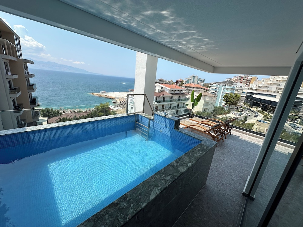 Dream Honeymoon Suite with swimming pool photo 2
