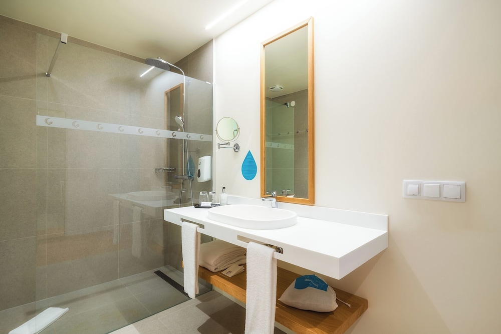 Deluxe Double Room, Balcony, Sea View - Photo 4
