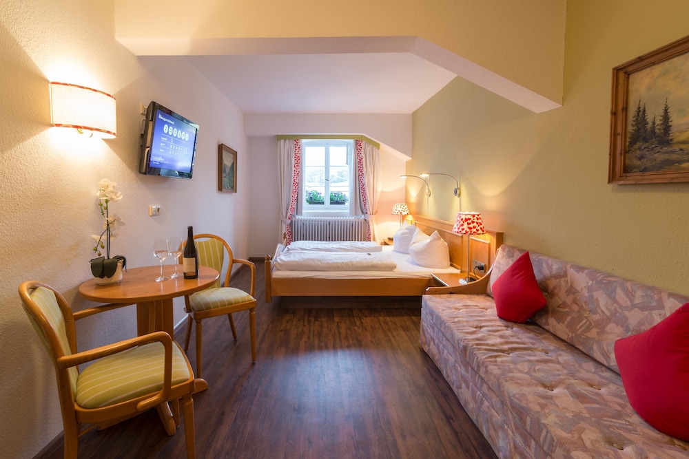 Comfort Room, 1 Queen Bed With Sofa Bed