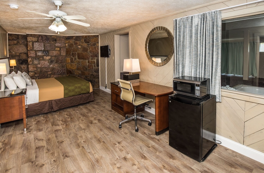 Deluxe Suite, 1 King Bed, Non Smoking photo 1