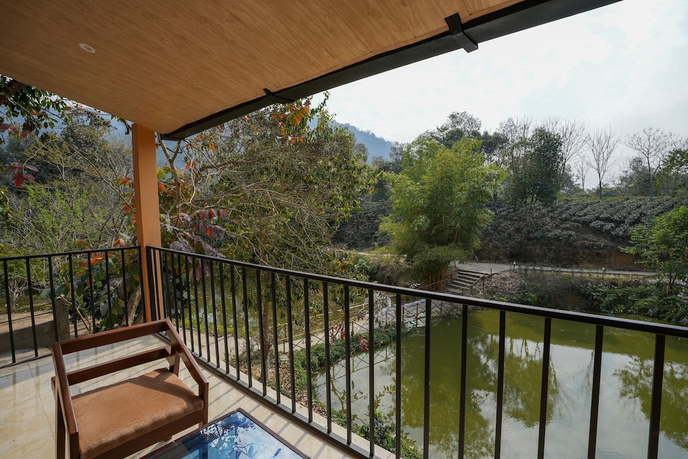 Premium Room with Balcony - Photo 2