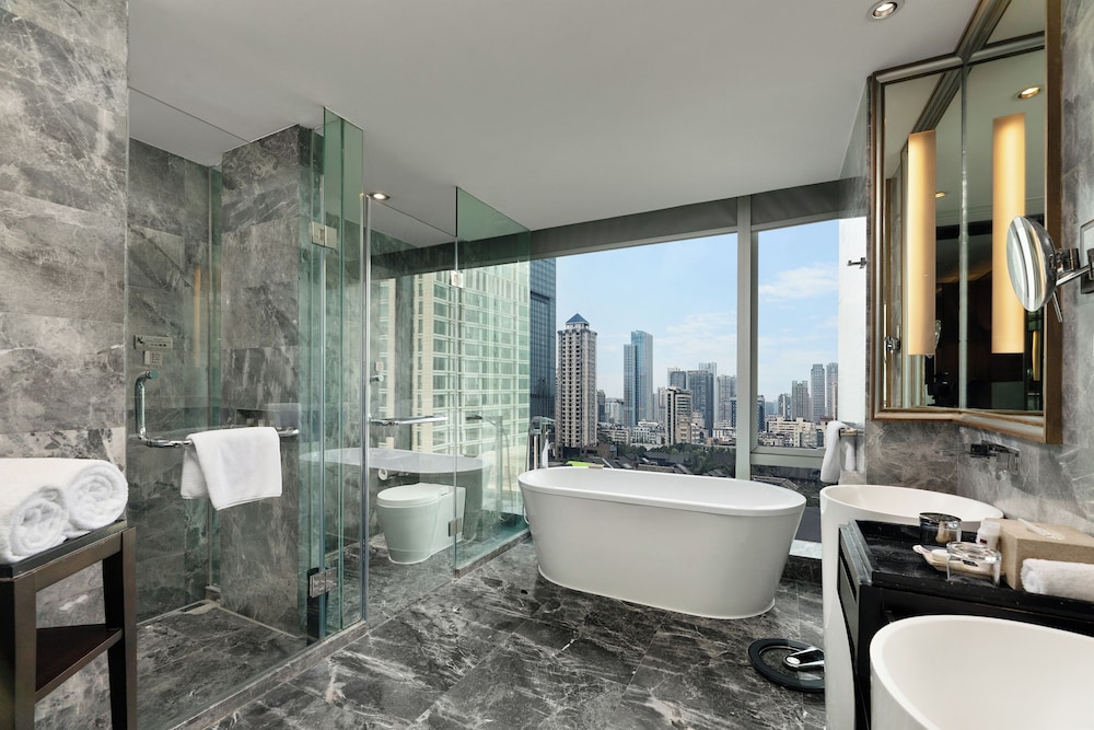 G60 Deluxe Suite Triple Room photo 2